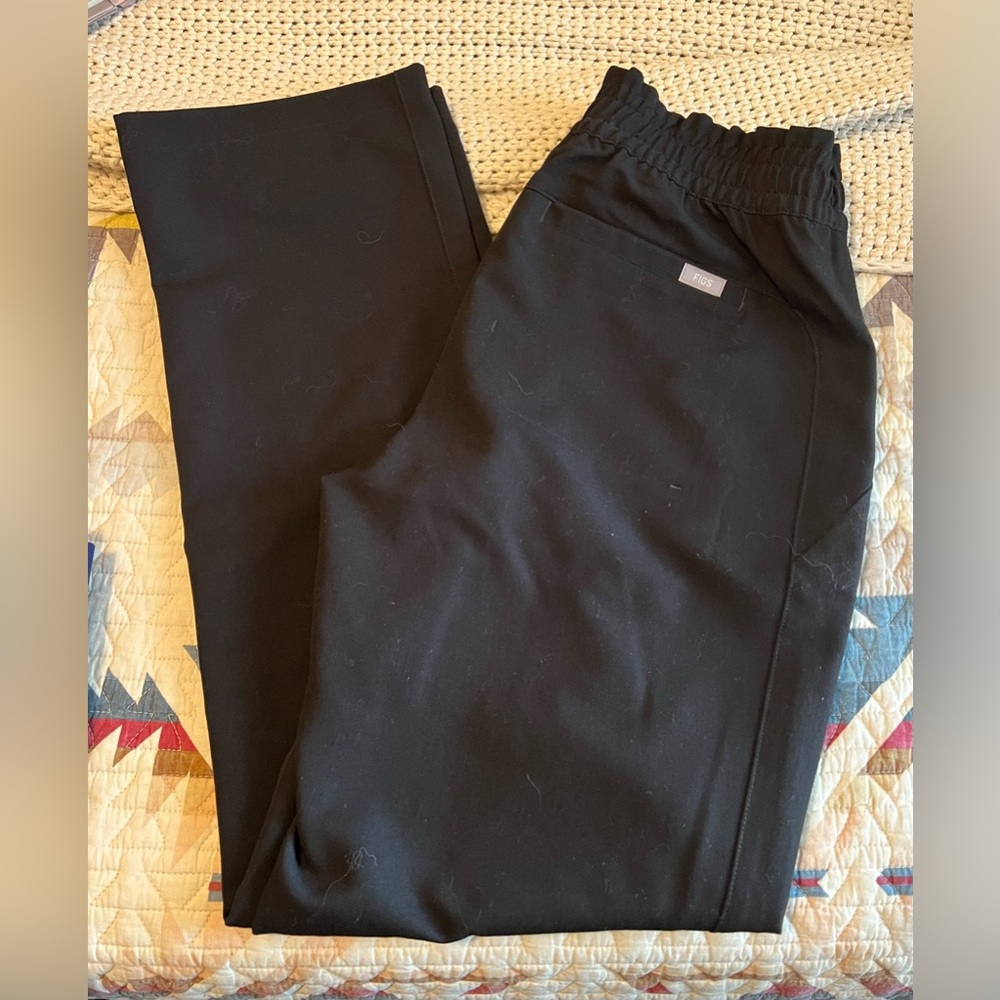 FIGS Black Straight Leg Scrubs